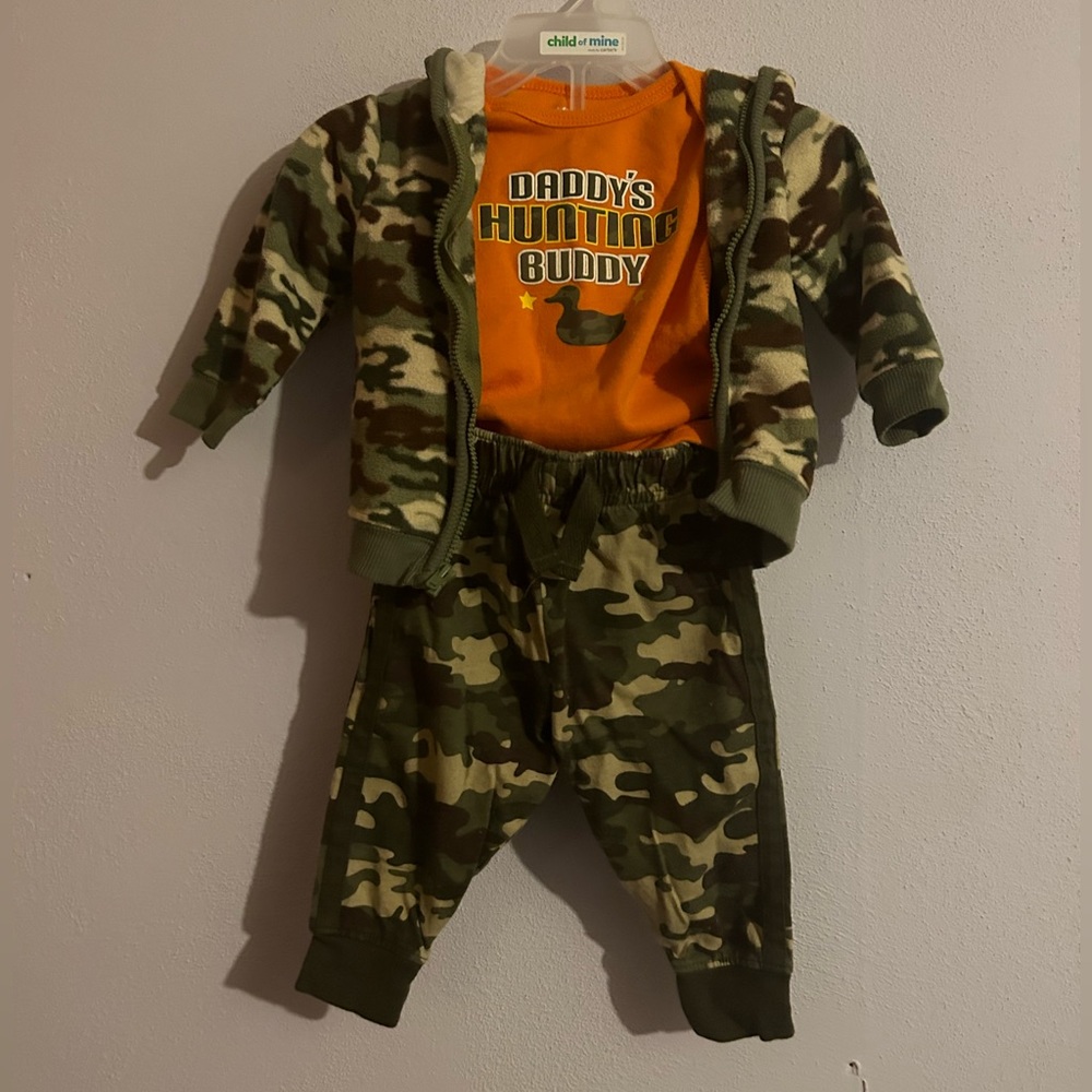 Daddy’s Hunting Buddy 3 piece camouflage lot. 3-6 months.